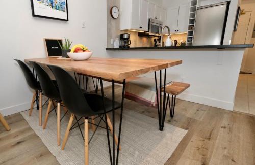 Village North Apartamento | 2BR 2BA Whistler Escape with Newly Renovated Hot Tub, Steps from Olympic Rings and Cafes