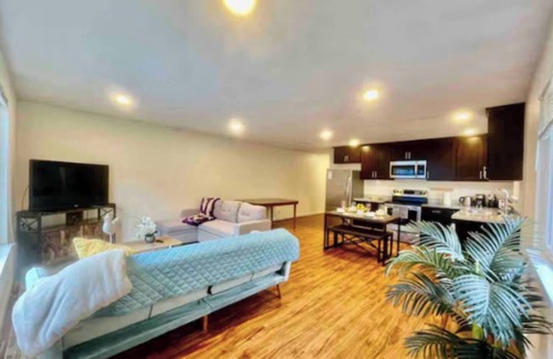 West Queen Anne Casa | 2BR/2BA with Parking & Peaceful Vibes
