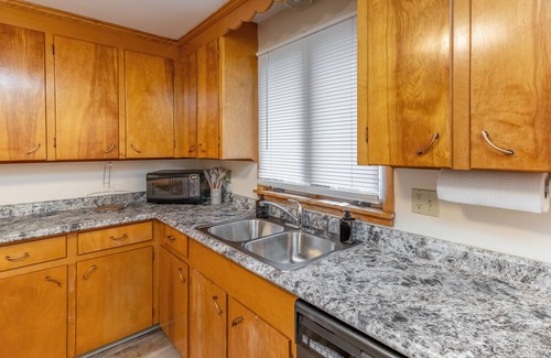 Canton Apartamento | 2br 2bath apt with a game room & full bar near HOF!!