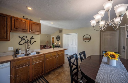 Santa Claus Casa | 2BR/2Bth, walking to Holiday World. Outdoor grilling area. Family Friendly!!
