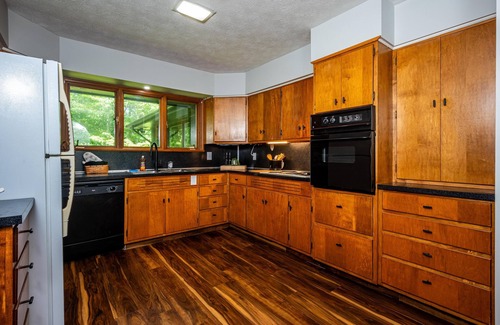 Helmsburg Casa | 2BR, 3.5 BA Retreat