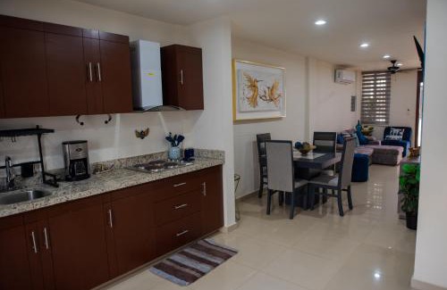 Colonia Ferrocarrilera Apartamento | 2BR-3BA Condo Block from Beach w Rooftop Jacuzzi