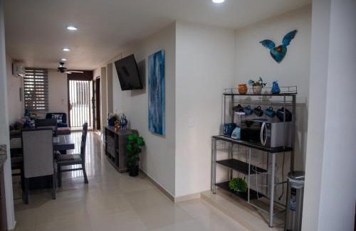 Colonia Ferrocarrilera Apartamento | 2BR-3BA Condo Block from Beach w Rooftop Jacuzzi