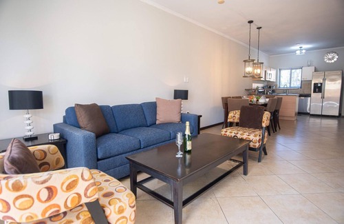 Gold Coast Casa | 2BR 3BA ~ GYM ~ Pools ~ 24/7 Security ~ Restaurant