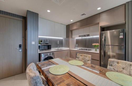 Sharjah Apartamento | 2BR Aljada heaven by BlueCloud Holidays