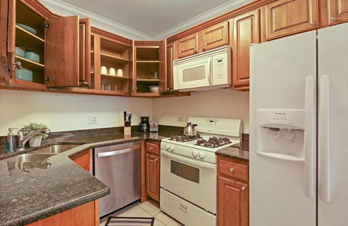 Old Irving Park Apartamento | 2BR Alluring Apartment with Laundry - Cullom D3