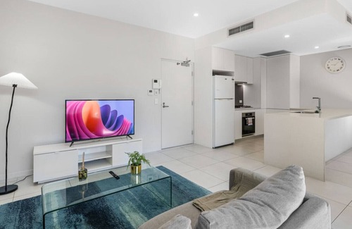 Macgregor Apartamento | 2BR Apartment w/ Balcony Near Food Shop & Transit