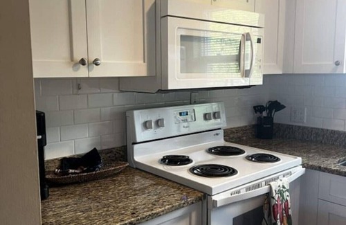 Crescent Lake Apartamento | 236C) 2BR Apt at Crescent Lake!