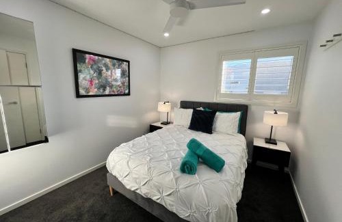 Gungahlin Apartamento | 2BR Apt Gungahlin Square Luxe Super Central Wifi Wine Secure Parking