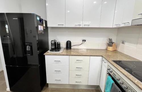 Gungahlin Apartamento | 2BR Apt Gungahlin Square Luxe Super Central Wifi Wine Secure Parking