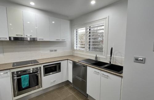 Gungahlin Apartamento | 2BR Apt Gungahlin Square Luxe Super Central Wifi Wine Secure Parking
