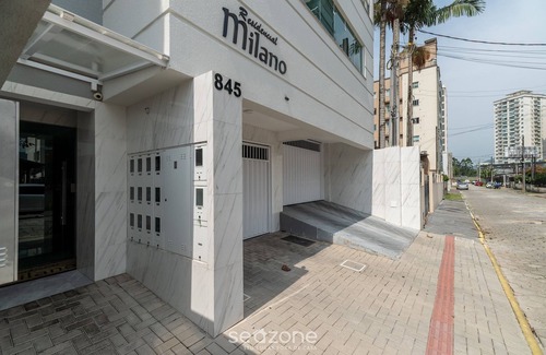 Andorinha Apartamento | 2BR Apt With BBQ in Meia Praia Mlo0601