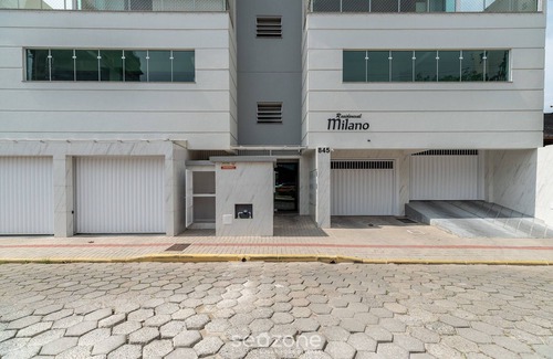 Andorinha Apartamento | 2BR Apt With BBQ in Meia Praia Mlo0601
