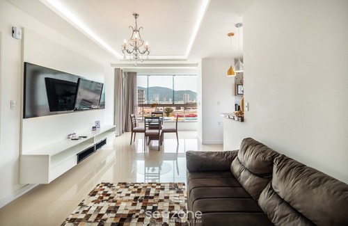 Andorinha Apartamento | 2BR Apt With BBQ in Meia Praia Mlo0601