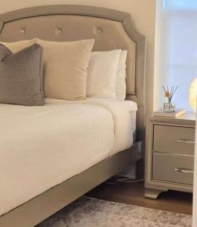 Fox Point Apartamento | 2BR Apt with Parking Garden View Walk to Waterfront