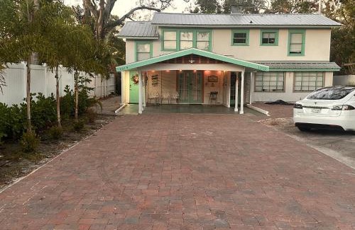 Village of the Arts Apartamento | 2BR at Lecom Park Downtown Beaches & Ample Parking Space