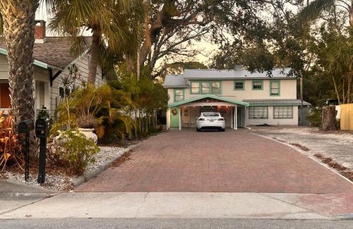 Village of the Arts Apartamento | 2BR at Lecom Park Downtown Beaches & Ample Parking Space