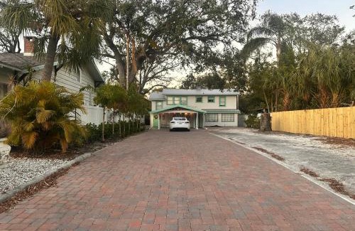 Village of the Arts Apartamento | 2BR at Lecom Park Downtown Beaches & Ample Parking Space