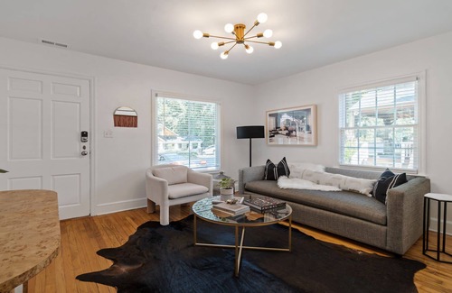 Plaza Midwood Casa | 2BR at Pecan Avenue - Dos Habitaciones Casa, Capacidad 6