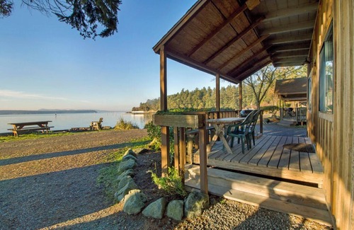Eastsound Cabina | 2BR Beach Cabin on prime west-facing beach!