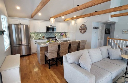 Humarock Casa | 2BR Beach Cottage in Scituate's Humarock Beach Community. "Humarock Hideaway"
