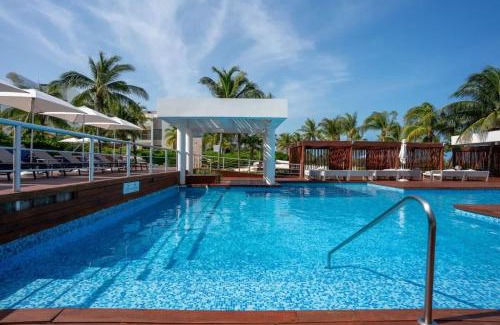 Playa Mujeres Apartamento | 2BR Beachfront Exclusive Condo w/Top Features