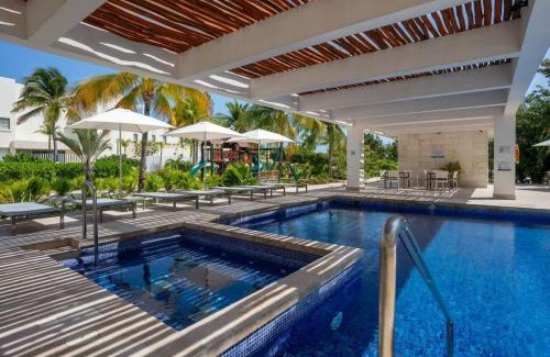 Playa Mujeres Apartamento | 2BR Beachfront Exclusive Condo w/Top Features