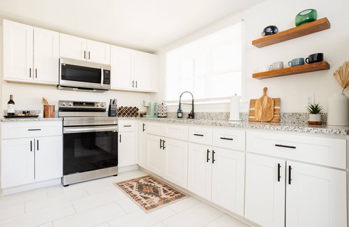 Midtown Casa | 2BR Boho Vintage Gem Close Hospitals & Downtown