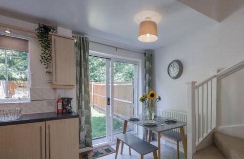 Bowthorpe Casa | 2br Chapel Break Parking Kitchen Fast Wifi
