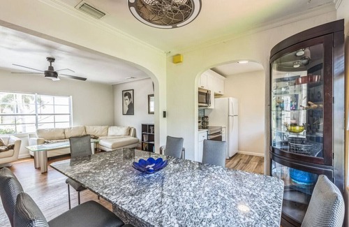 Crescent Lake Apartamento | 236B) 2BR Close to Beach and Downtown!