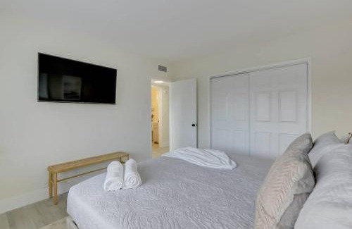 Imperial Point Apartamento | 2BR Coastal Getaway!
