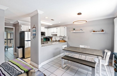 Gulf Shores Apartamento | 2BR Condo Beach Access, Pool and Walk to Hangout!