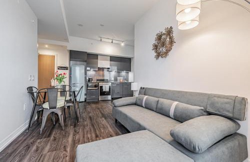 Garden District Apartamento | 2BR Condo close to Eaton Center
