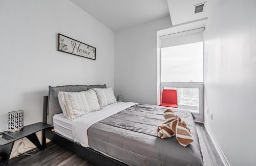 Garden District Apartamento | 2BR Condo close to Eaton Center