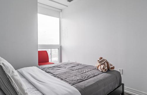 Garden District Apartamento | 2BR Condo close to Eaton Center