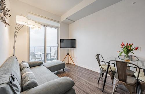 Garden District Apartamento | 2BR Condo close to Eaton Center
