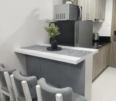 Pasay Apartamento | 2br Condo Coast Residence near MOA NAIA Ayala WTC