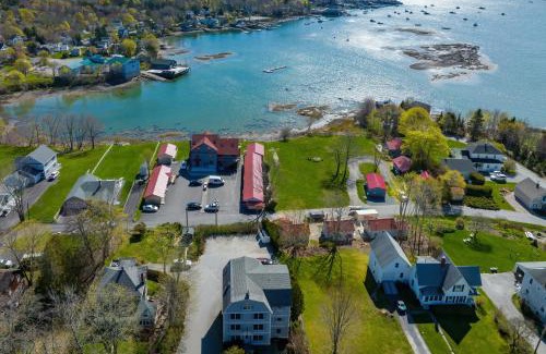 Southwest Harbor Apartamento | 2BR Condo Downtown SWH w/Ocean Views [Driftwood]
