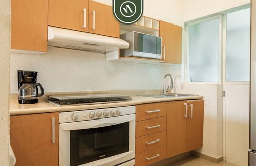 Puerto Marqués Apartamento | 2BR Condo in Acapulco with Private Patio - Pool