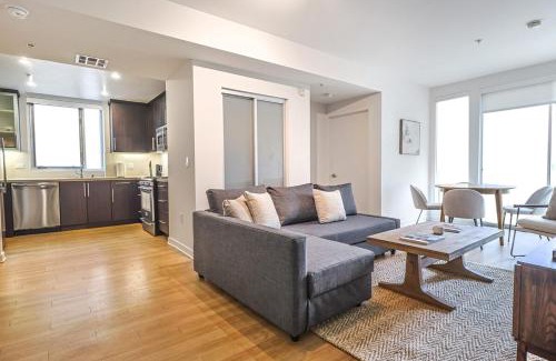 Downtown Apartamento | 2BR Condo in Santa Monica - Walking Distance to Beach, Dining, Shopping & Promenade