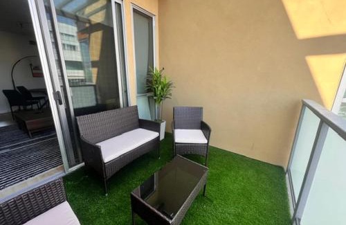 Downtown Apartamento | 2BR Condo in Santa Monica - Walking Distance to Beach, Dining, Shopping & Promenade