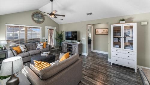Branson West Casa | 2BR Condo - Near SDC - 2 Pools - Golf Onsite - FREE TICKETS INCLUDED - SB 9-5