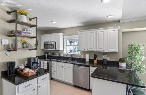 Branson West Casa | 2BR Condo - Near SDC - 2 Pools - Golf Onsite - FREE TICKETS INCLUDED - SB 9-5