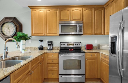 Upper Grand Lagoon Condominio | 2BR Condo w/ Pool & Lagoon View