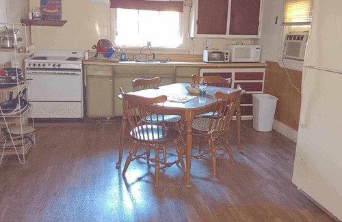 Bradford Cabaña | 2br Cottage close to water, huntn, fishn and snowmobiling outside Bradford, Pa.