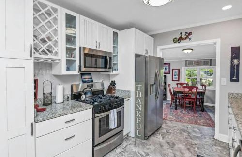 Rosewood Casa | 2BR Cottage - Minutes from USC