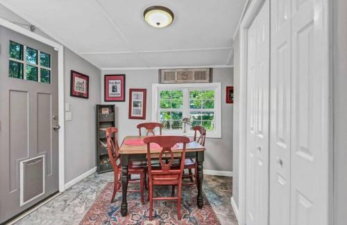 Rosewood Casa | 2BR Cottage - Minutes from USC