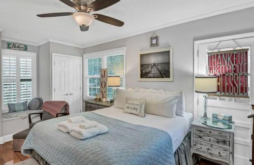 Rosewood Casa | 2BR Cottage - Minutes from USC