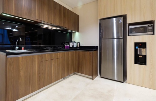 Pancoran Apartamento | 2BR Cozy and Modern L'Avenue Apartment