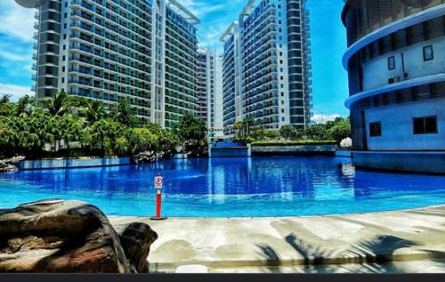 Don Bosco Apartamento | 2BR Cozy Condo at Azure Urban Resort Residences by Gigi